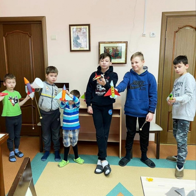Активные игры и творческие занятия в ЦССВ "Радуга"